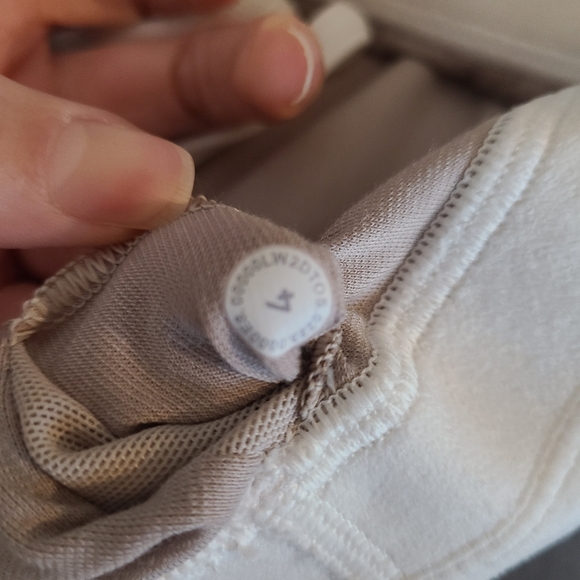 Lululemon sports bra - Picture 3 of 3